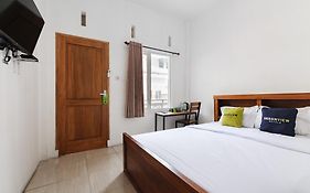 Urbanview Hotel Sky Batu Malang By Reddoorz